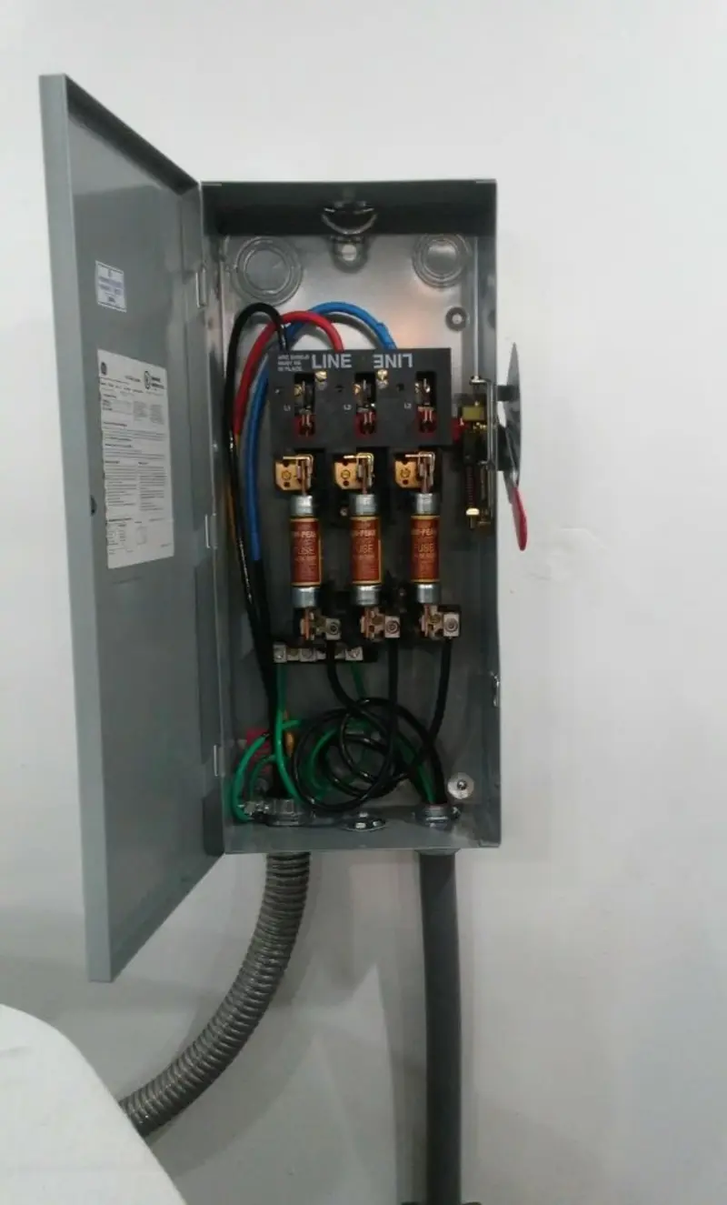Three-phase disconnect switch installed for Smoke Detector Installation in River Rouge